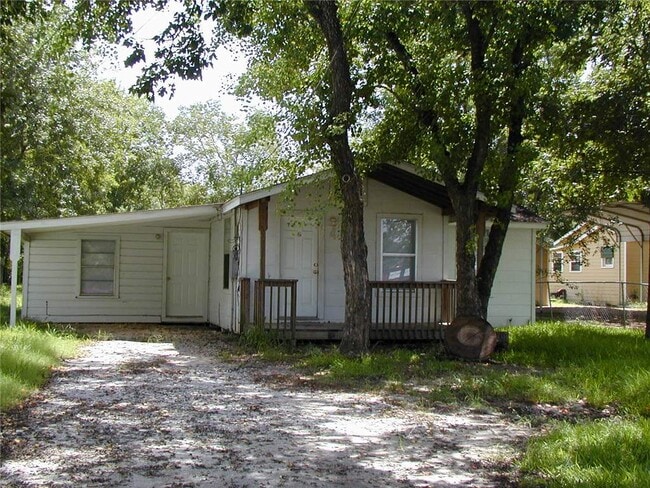 property at 421 S Columbia Dr