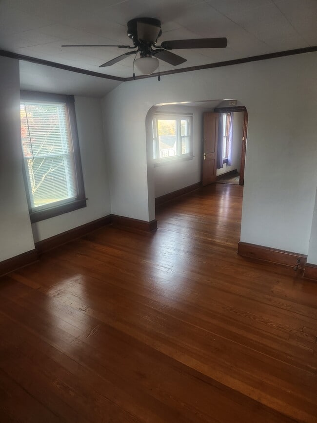 95 Read St, Unit 2nd floor