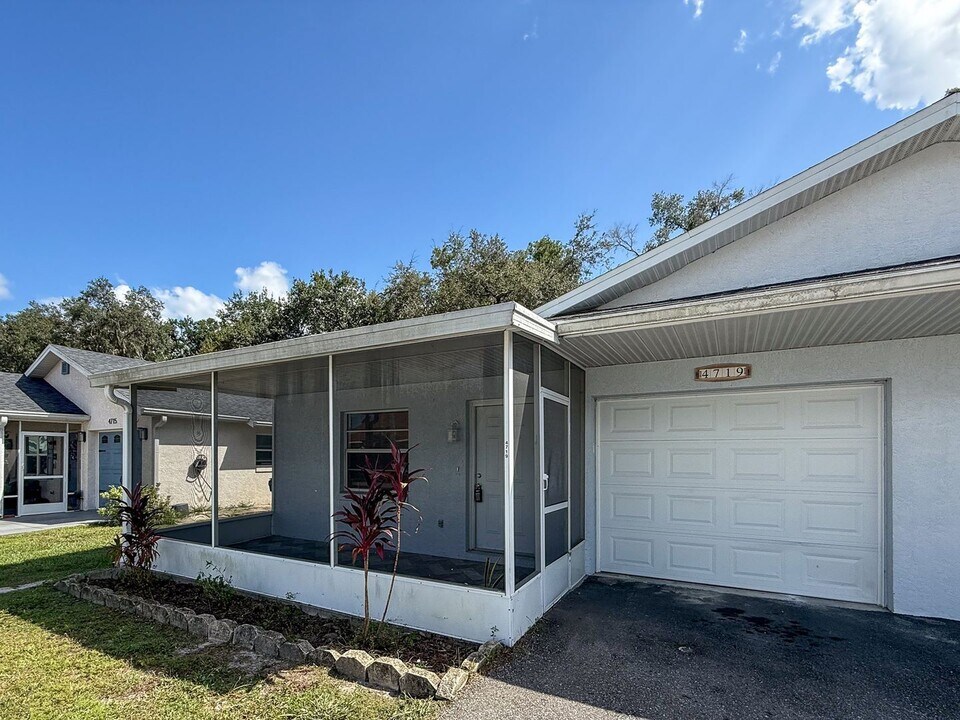 4719 Silver Cir in Zephyrhills, FL - Building Photo
