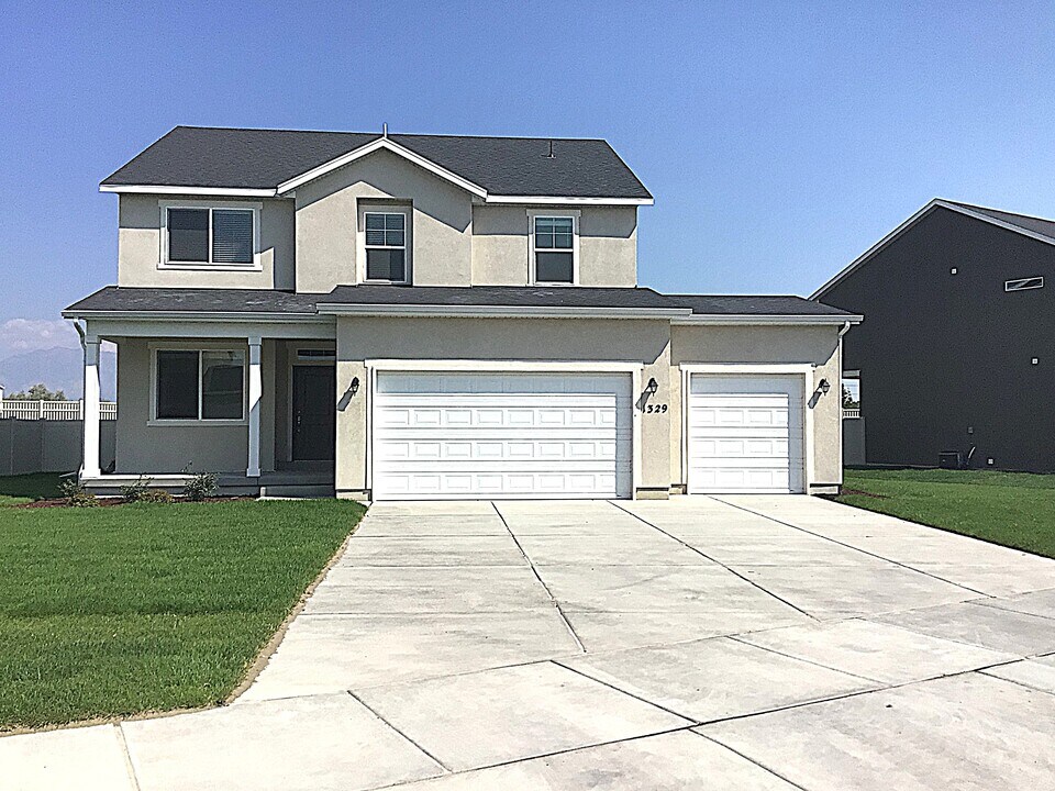 1329 White St in Lehi, UT - Building Photo