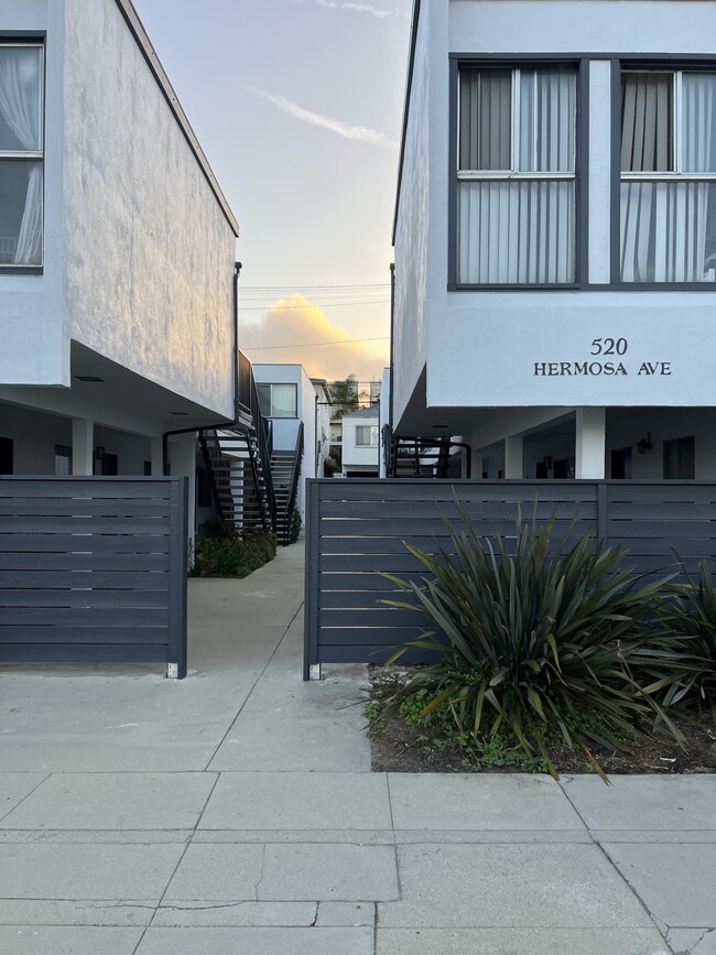 520 Hermosa Ave in Hermosa Beach, CA - Foto de edificio - Building Photo