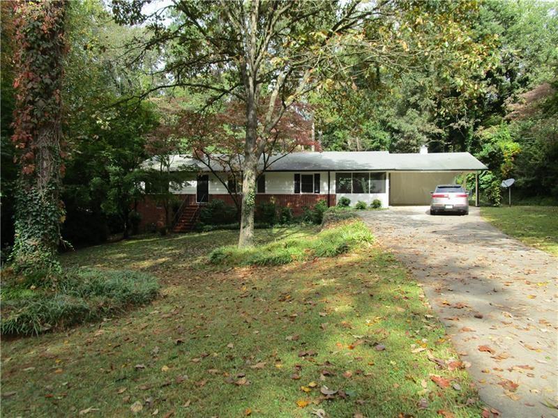 1990 Pinetree Trail in Gainesville, GA - Building Photo