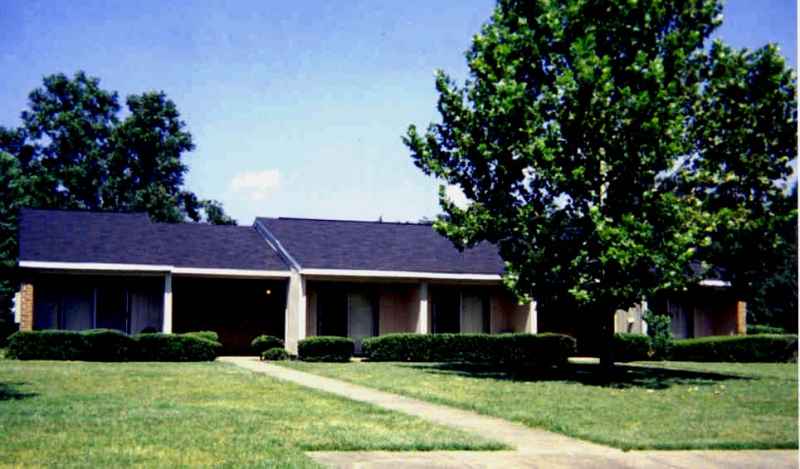 Graceland Manor in Graceville, FL - Foto de edificio