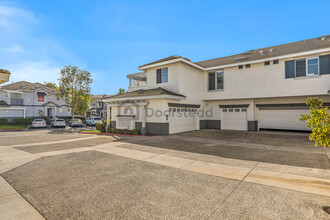 21 Carlsbad Ln in Aliso Viejo, CA - Foto de edificio - Building Photo