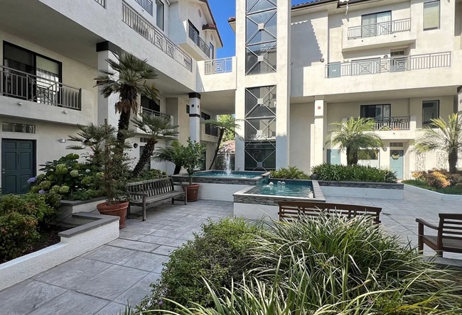 property at 111 S Oak Knoll Ave