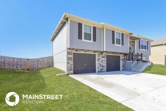 1012 Quartz St in Louisburg, KS - Building Photo - Building Photo