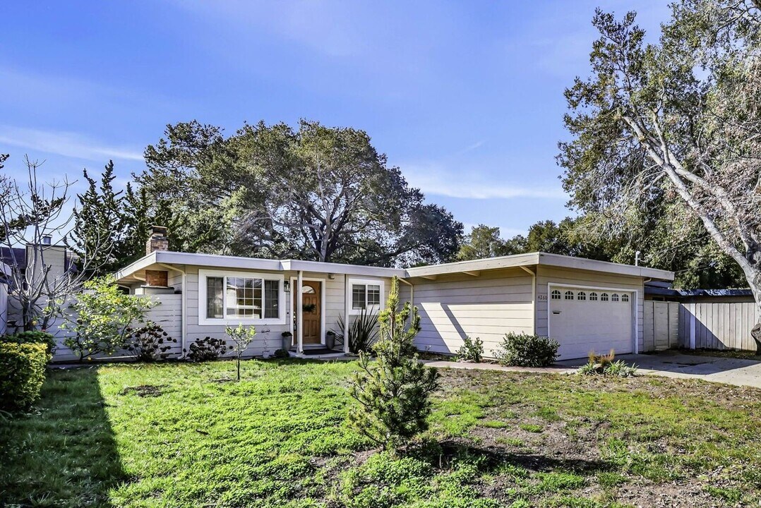 4260 Ruthelma Ave in Palo Alto, CA - Building Photo