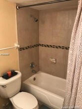 7487 SW 82nd St-Unit -C203 in Miami, FL - Foto de edificio - Building Photo