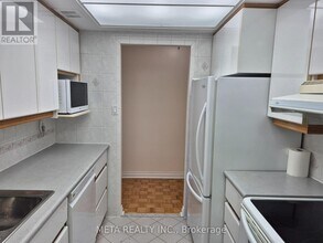 1535 Lakeshore Rd E in Mississauga, ON - Building Photo - Building Photo
