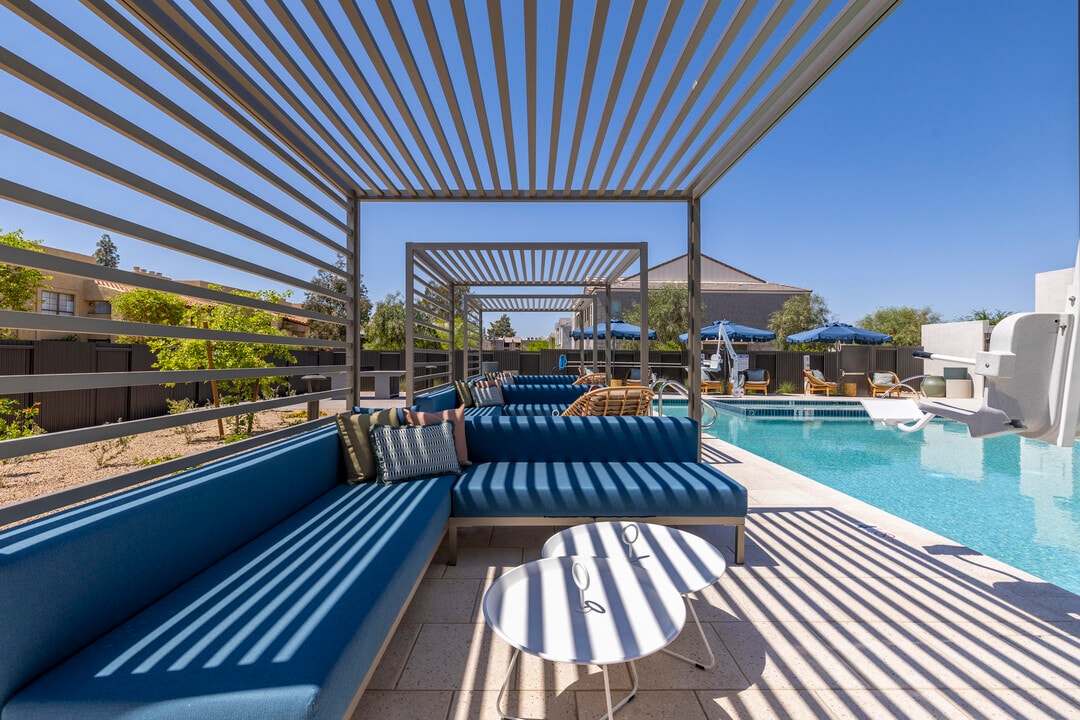 2121 Apartments in Phoenix, AZ - Building Photo