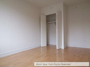 323 W 96th St in New York, NY - Building Photo - Building Photo