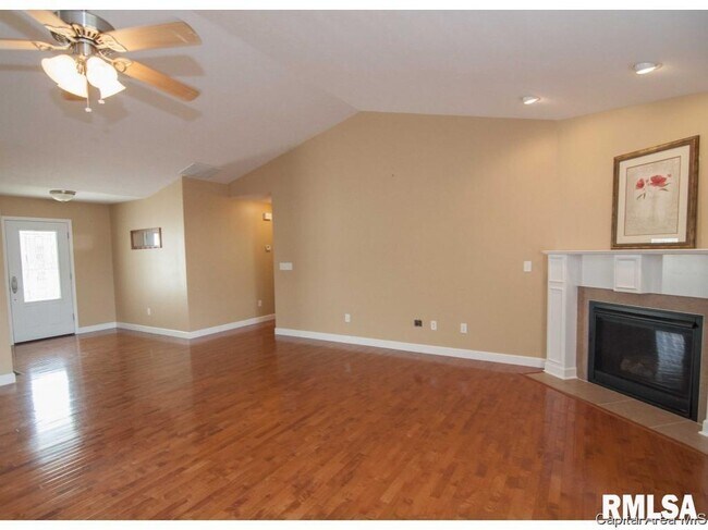 119 Foxx Manor Dr in Chatham, IL - Building Photo - Building Photo