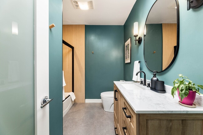 8535 N W Knoll Dr in West Hollywood, CA - Building Photo - Building Photo