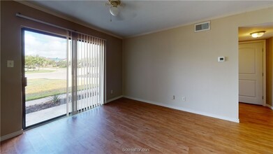 904 University Oaks Blvd, Unit 1 in College Station, TX - Foto de edificio - Building Photo