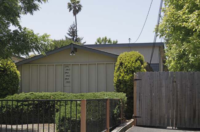 19911-19921 Anita Ave in Castro Valley, CA - Foto de edificio - Building Photo