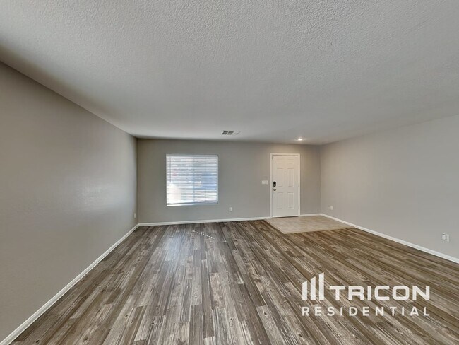 4940 Naff Ridge Dr in Las Vegas, NV - Building Photo - Building Photo