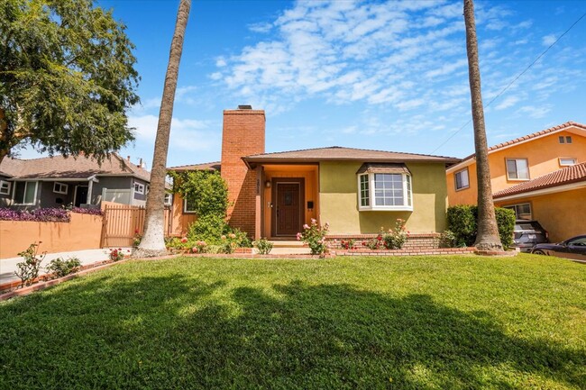 property at 2812 N Buena Vista St