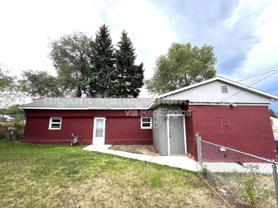 302 E Clark St in East Helena, MT - Building Photo