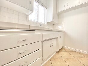 5728 Camellia Ave in Los Angeles, CA - Building Photo - Building Photo