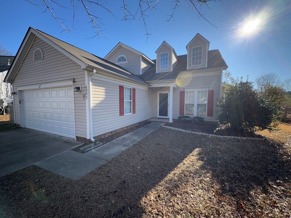 4302 Bubbling Brook Ct in Charlotte, NC - Building Photo