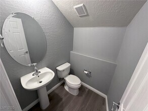 5427 Wesleyan Ct in Las Vegas, NV - Building Photo - Building Photo