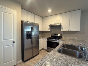 9011 Little Hoss in Converse, TX - Foto de edificio - Building Photo