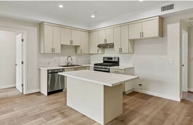 439 Oak St, Unit #301 in Glendale, CA - Foto de edificio - Building Photo