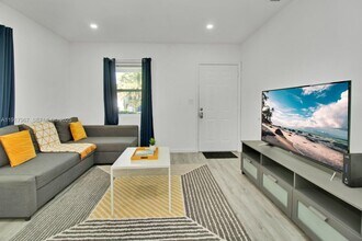 2604 Fletcher Ct in Hollywood, FL - Building Photo - Building Photo