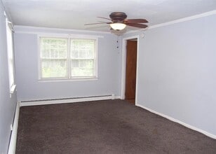 152 W Yaphank Rd in Coram, NY - Building Photo - Building Photo