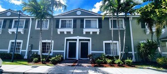 5923 Manchester Way in Tamarac, FL - Building Photo