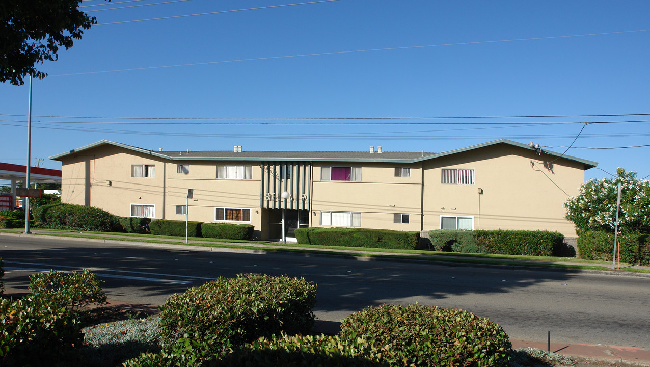 15111 Washington Ave in San Leandro, CA - Building Photo