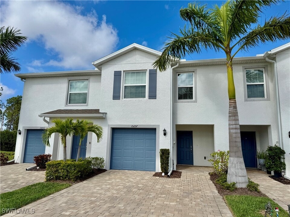 15315 Wildflower Cir in Naples, FL - Building Photo