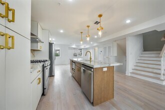 6719 Meadowview Ave in North Bergen, NJ - Foto de edificio - Building Photo