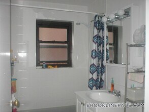 40 A Harvard Ave, Unit 2 in Brookline, MA - Building Photo - Building Photo