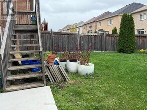 7 Lavallee Cres in Brampton, ON - Building Photo - Building Photo