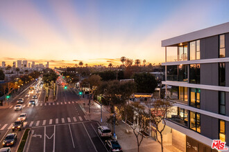 9001 Santa Monica Blvd in West Hollywood, CA - Building Photo - Building Photo