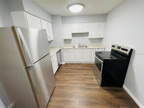 6826 SW 52nd Ave in Gainesville, FL - Building Photo - Building Photo