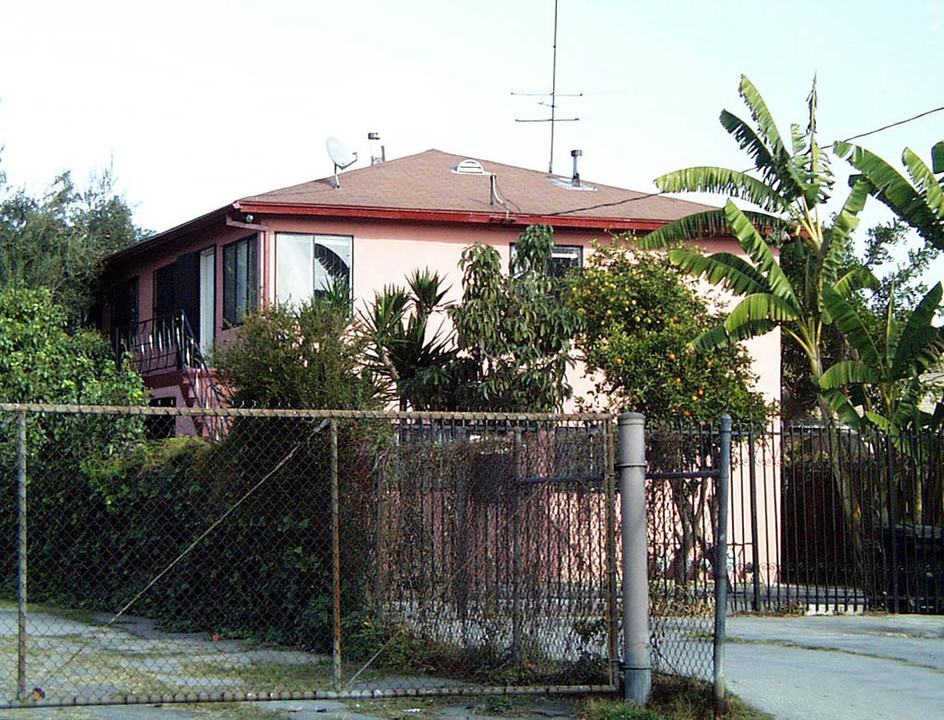 1453 W 24th St in Los Angeles, CA - Building Photo