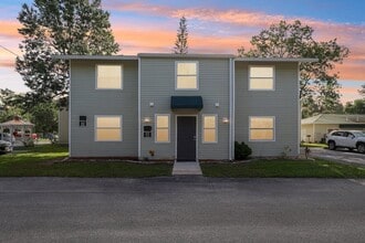 Haven on Canal Apartments in New Smyrna Beach, FL - Foto de edificio - Building Photo