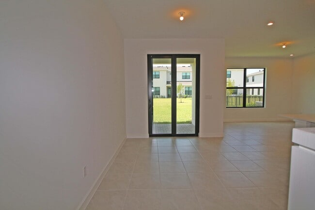 14050 SW Thorens Dr in Port St. Lucie, FL - Building Photo - Building Photo