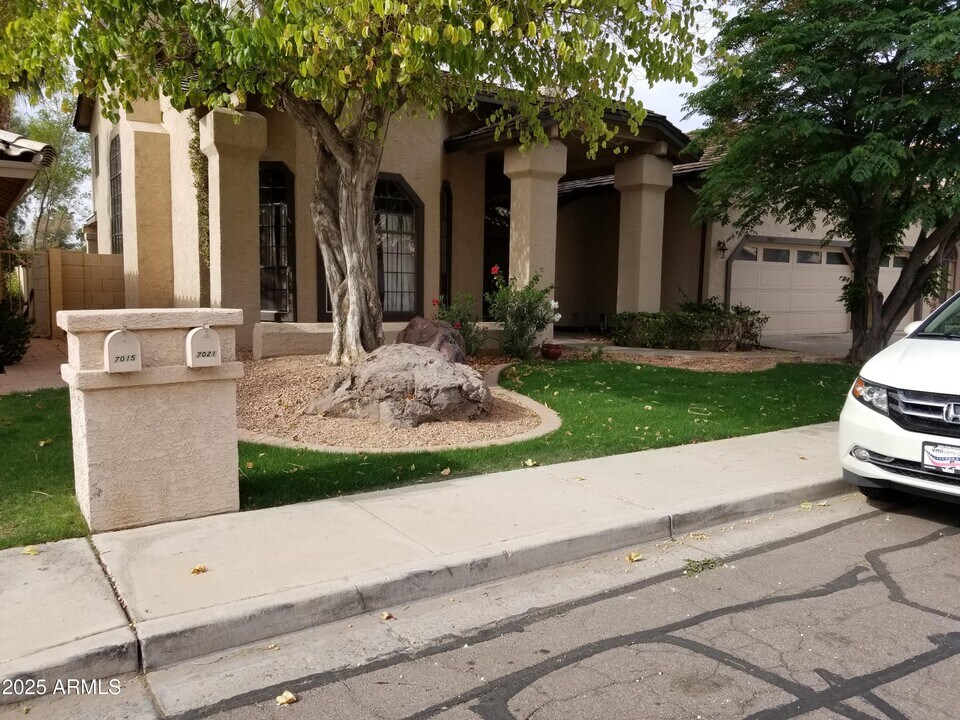 7021 W Kimberly Way in Glendale, AZ - Building Photo