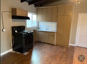 5730 Willowcrest Ave in North Hollywood, CA - Foto de edificio - Building Photo