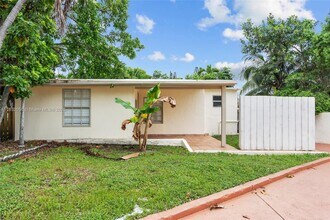 2385 SW 17th St in Miami, FL - Building Photo - Building Photo