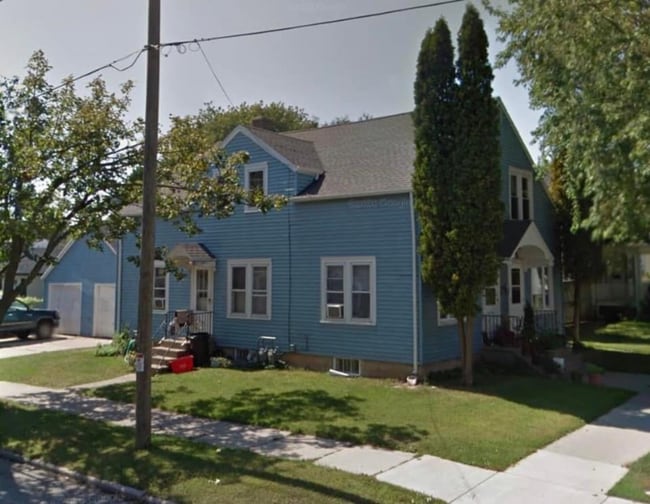 property at 1901-1903 Clark St