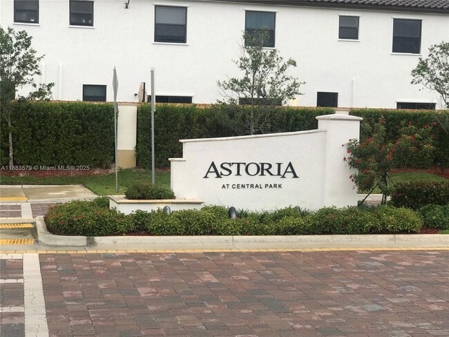 8806 NW 103rd Ave in Doral, FL - Building Photo - Building Photo