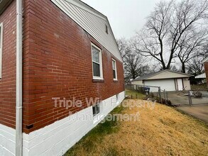 13 St Genevieve Ct in Florissant, MO - Building Photo - Building Photo