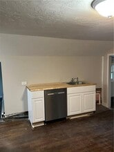 2 Lake Ct in Hopkinton, RI - Building Photo - Building Photo