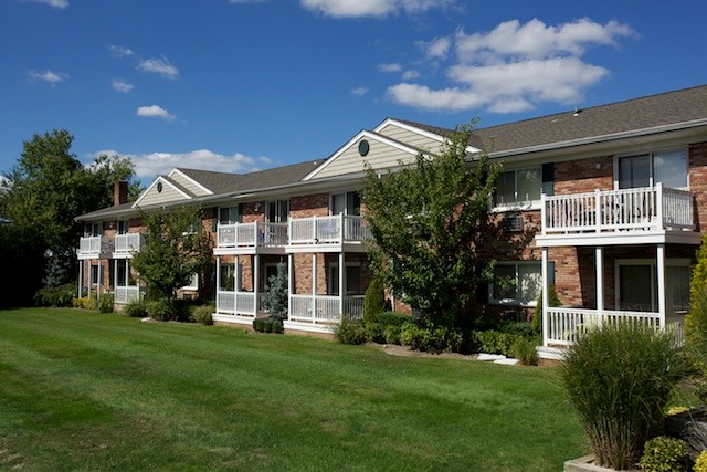 Fairfield At Oakdale in Oakdale, NY - Building Photo