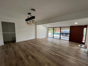 14825 Garden Dr in Miami, FL - Building Photo - Building Photo