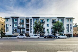 11616 Burbank Blvd in Los Angeles, CA - Building Photo - Building Photo